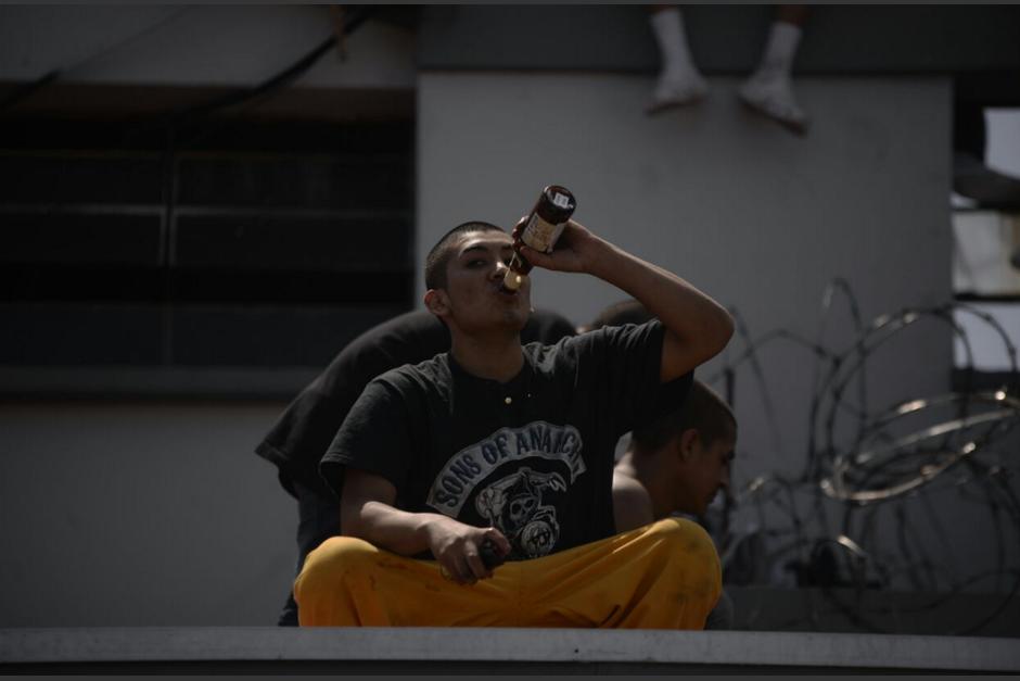 Los adolescentes ingresaron a una bodega y robaron cervezas. (Foto: Wilder López/Soy502) 