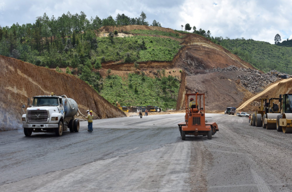 La nueva carretera de peaje que se construye en Chimaltenango tiene 7 kilómetros finalizados, faltan otros 7 para concluirla. (Foto: Libramiento Chimaltenango)