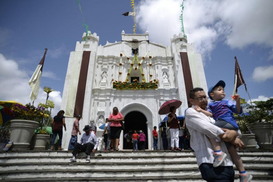 Cientos de guatemaltecos participan de la feria del Cerrito del Carmen. (Foto: Wilder López/Soy502) 