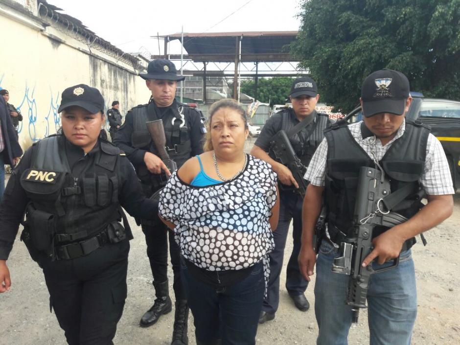 Las autoridades detuvieron a Erika Marleni Gallardo León alias "La Canche" supuesta integrante de la estructura criminal "Los Buitres". (Foto: PNC)