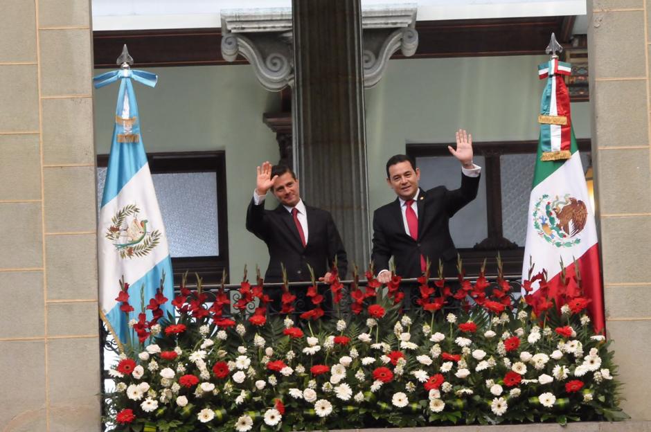 Jimmy Morales recibió en Palacio Nacional de la Cultura a Enrique Peña Nieto. (Foto: Jesús Alfonso/Soy502) 