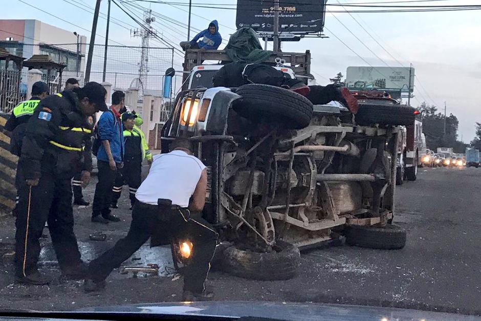 Fuerte accidente detiene el tránsito en carretera a El Salvador