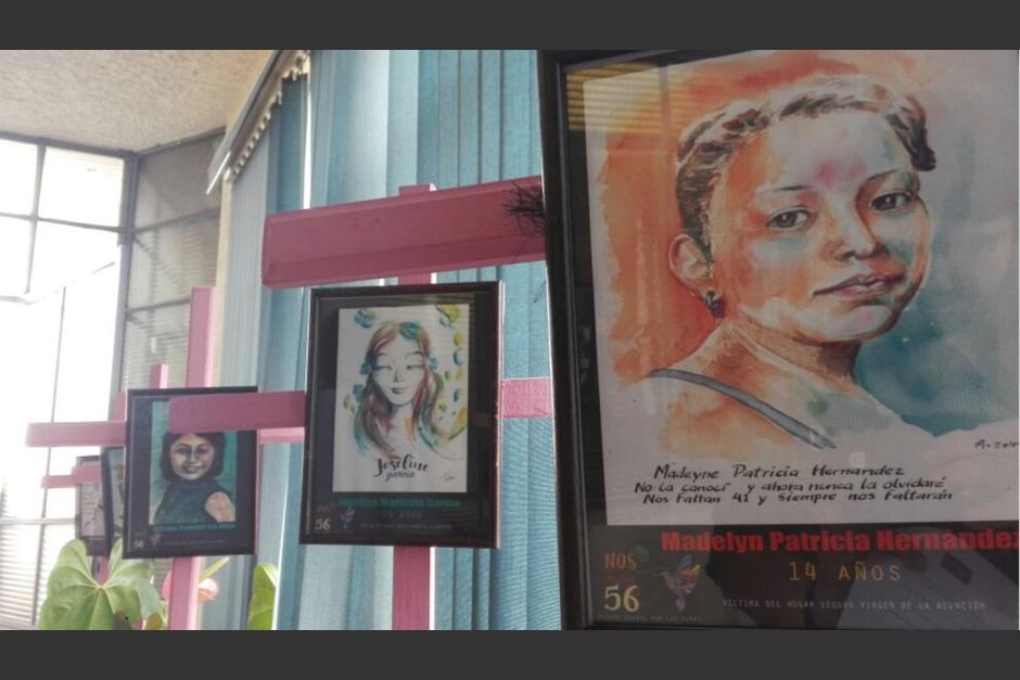 Un total de 41 pinturas inspiradas en las fotografías de las víctimas del Hogar Seguro serán exhibidas los próximos días. (Foto: Marcia Zavala/Soy502)