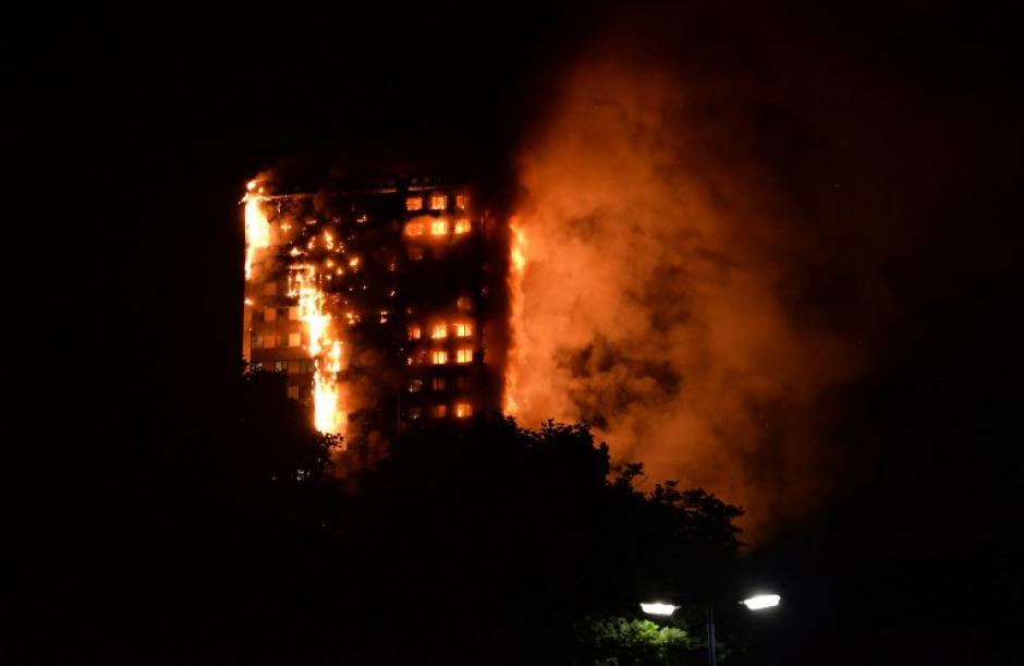 El edificio fue consumido por las llamas en Londres. (Foto: AFP)