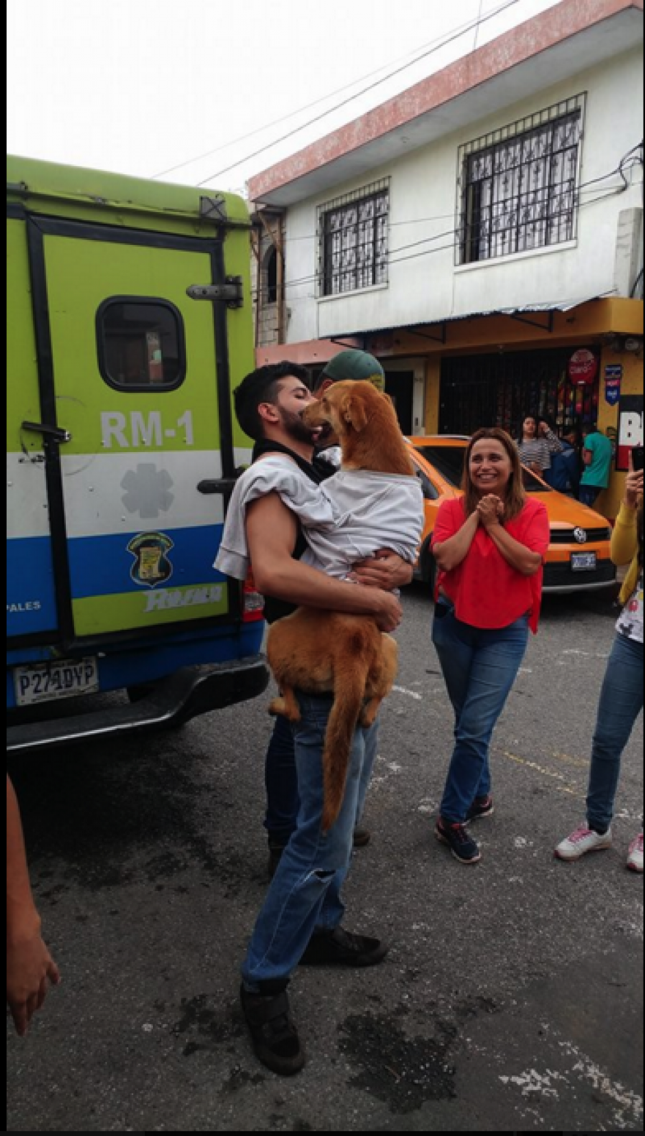 Los Bomberos Municipales de Mixco rescataron al animal. (Foto: Facebook)&nbsp;