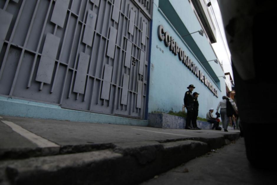 El edificio donde opera el medio Siglo 21 fue inmovilizado. (Foto: Alejandro Balán/Soy502)&nbsp;