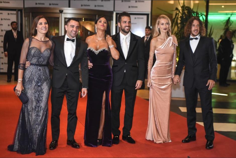 Los excompañeros de Messi en el Barcelona fueron los primeros en caminar por la alfombra roja. (Foto: AFP)