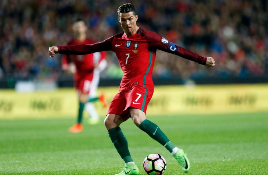 Cristiano Ronaldo ayuda a su selección frente a Hungría y se muestra firme en la pelea por ser el máximo anotador europeo de todos los tiempos. (Foto: The Sun)