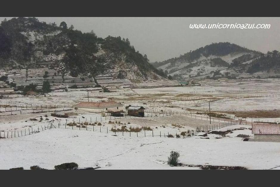 Las imágenes del granizo, que circulan en redes sociales, han sorprendido a varios usuarios.  (Foto: Unicornio Azul)