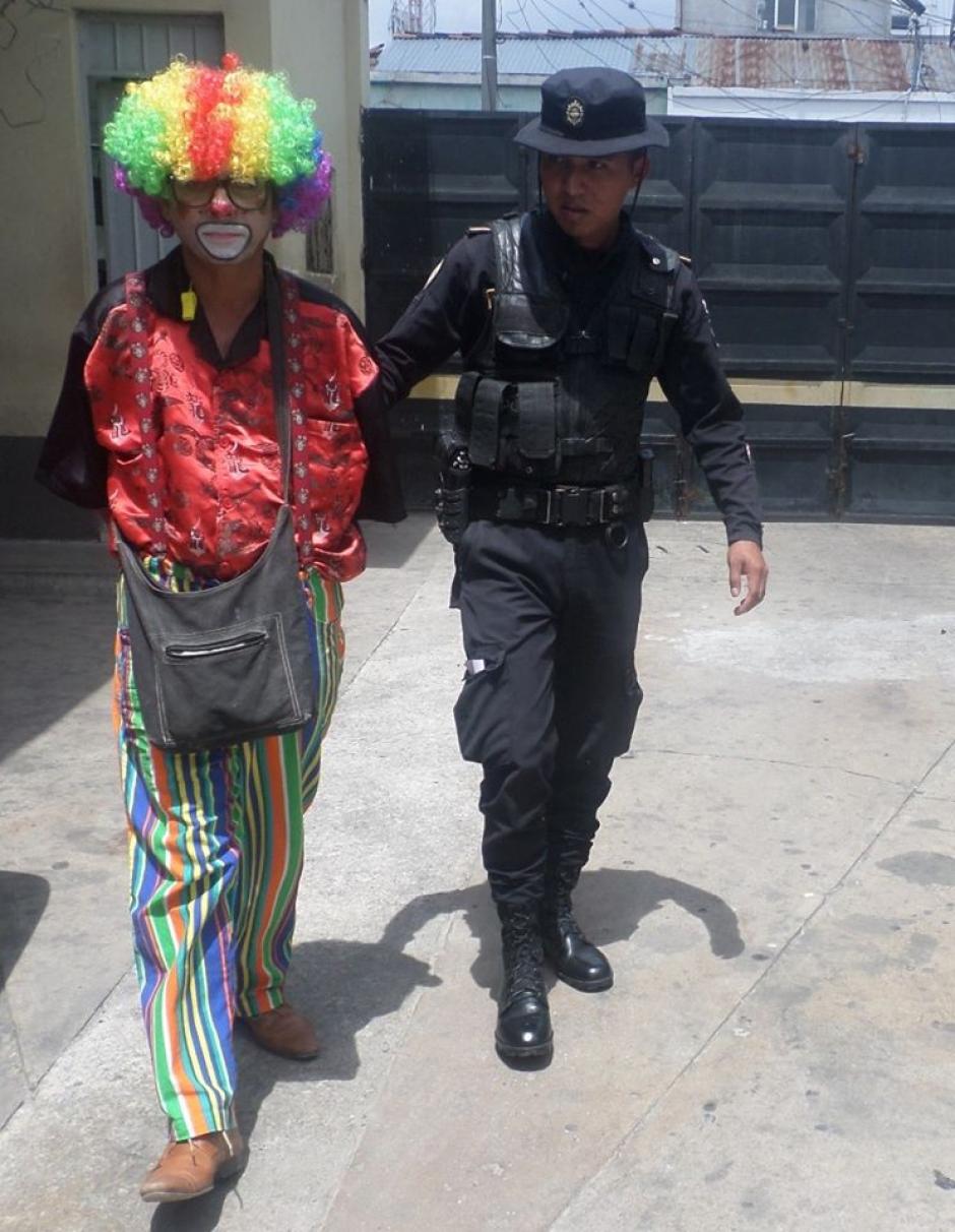 Según la PNC, el hombre se disfrazaba de payaso para no levantar sospechas. (Foto: PNC)