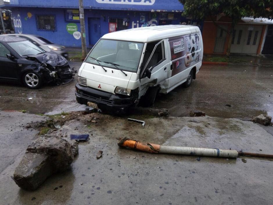 El conductor ebrio causó estragos en la zona 12. (Foto: Amílcar Montejo/PMT)