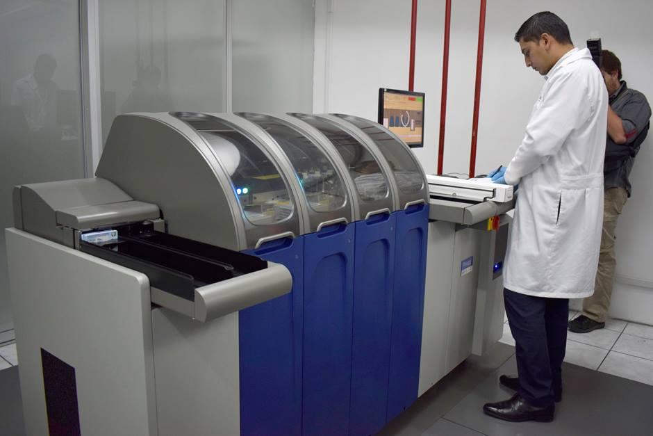 Hasta la fecha se han impreso 188 mil 49 DPI con las dos máquinas que tiene el Renap. (Foto: Adriana Ligorría/Soy502)