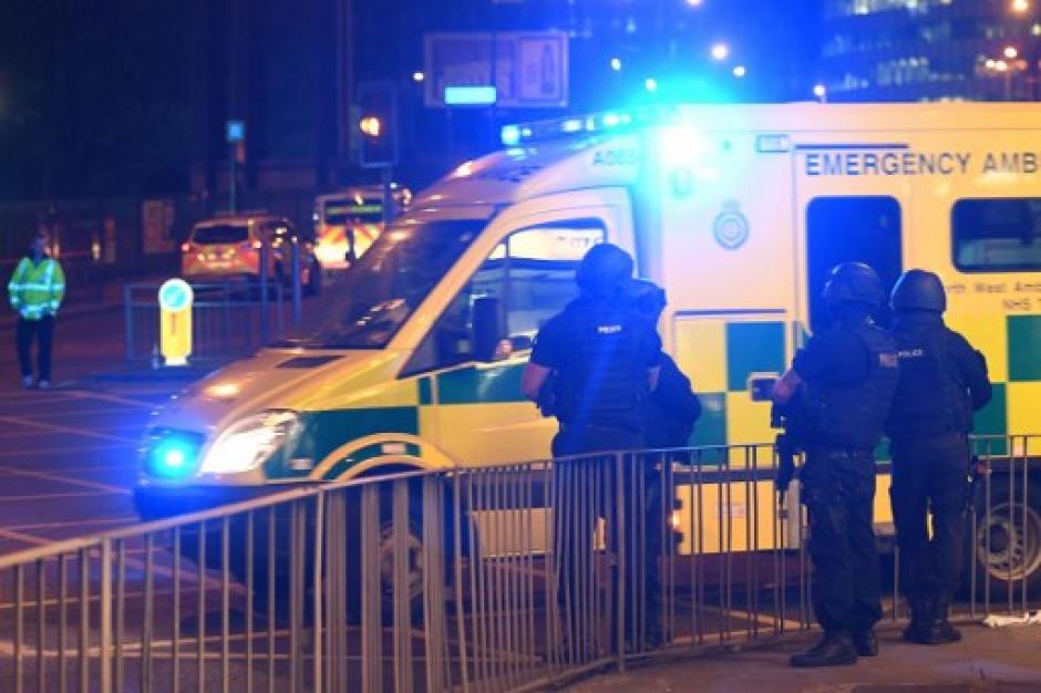 ISIS se adjudicó el atentado terrorista durante el concierto de Ariana Grande, en Manchester, Inglaterra. La cifra de muertos subió a 22. (Foto: AFP)&nbsp;