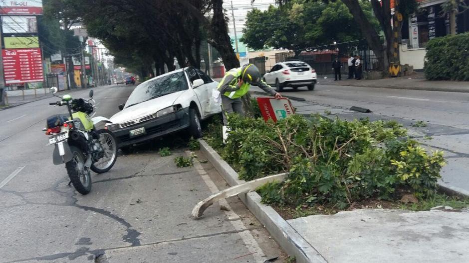 Un accidente complica tráfico en la zona 9. (Foto: Amílcar Montejo/PMT)