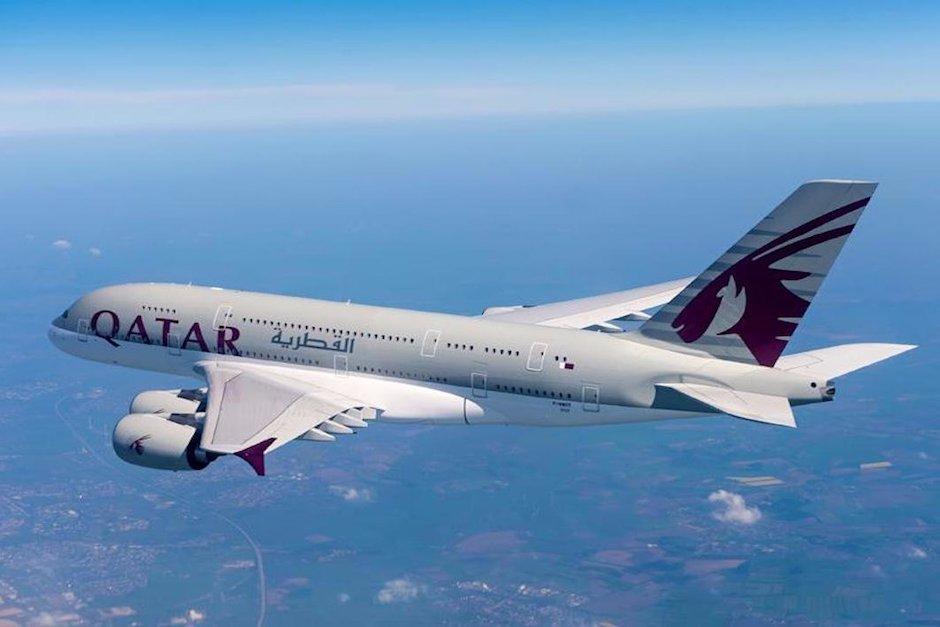 La mujer descubrió a su esposo en pleno vuelo mientras viajaban de Doha a Bali. (Foto: Business Insider)