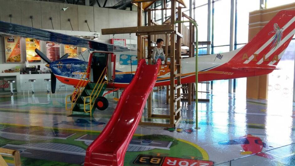 Inauguran área infantil en el Aeropuerto Internacional La Aurora, que estará habilitado para que los niños viajeros esperen su vuelo. (Foto: @guatemala_dgac)