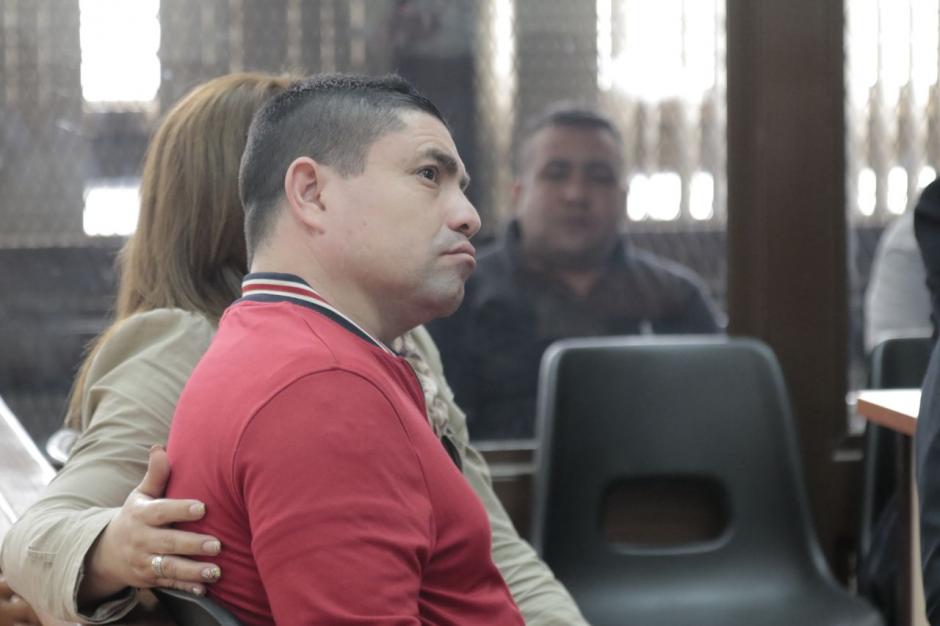 El Taquero junto a su esposa escucharon atentos la argumentación de su defensor. (Foto: Alejandro Balán)