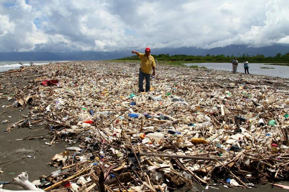 Cada año el río Motagua inunda de basura las playas hondureñas. (Foto: LaprensaHN)