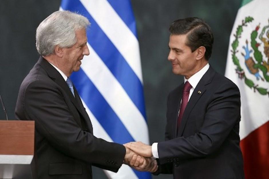 El mandatario mexicano recibió al presidente de Uruguay en el Palacio Nacional de la Ciudad de México. (Foto: AFP)