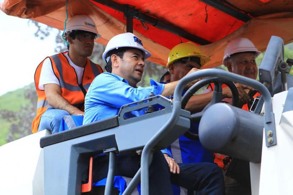 En los últimos meses, el presidente Jimmy Morales a acudido a la inauguración de todas las obras de construcción, aunque no estén terminadas. (Foto: Gobierno de Guatemala)