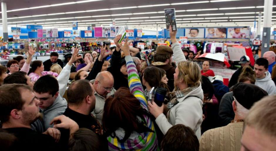 Estos videos revelan las complicaciones de realizar compras durante el Black Friday. (Foto:&nbsp;finance.yahoo.com)