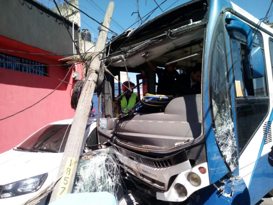 El accidente dañó un poste de energía eléctrica y a otro vehículo. (Foto: Instagram/Amílcar Montejo)&nbsp;