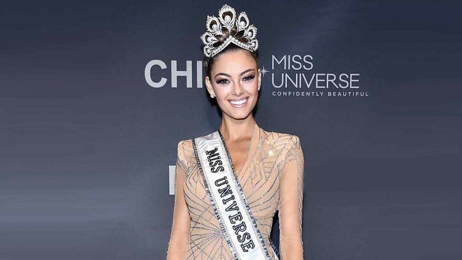 La nueva Miss Universo se muestra sin una gota de maquillaje. (Foto: Telemundo)