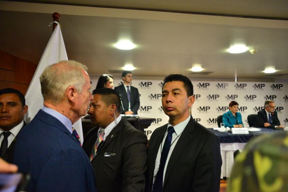 El alcalde capitalino Álvaro Arzú llegó a la conferencia del MP y de la CICIG. (Foto: Jesús Alfonso/Soy502) 