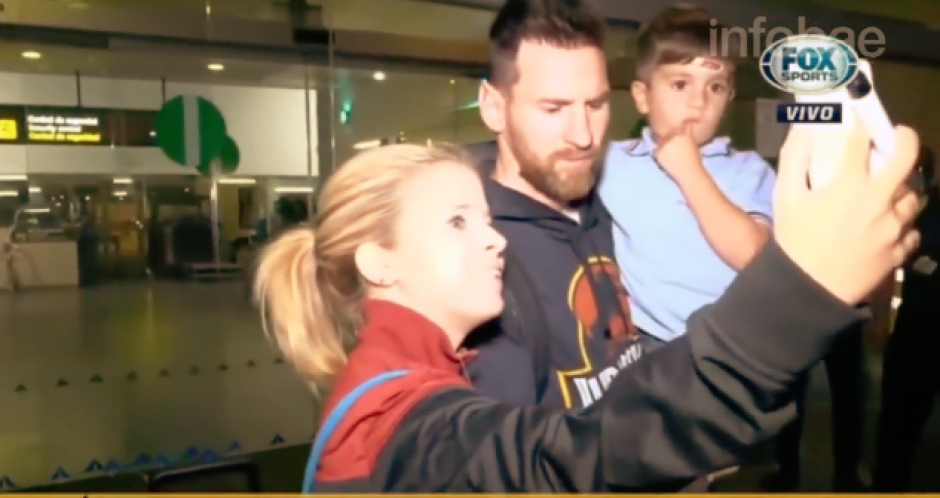 El hijo de Messi no pudo contener la emoción y corrió a abrazar a su afamado padre. (Foto: captura de video)