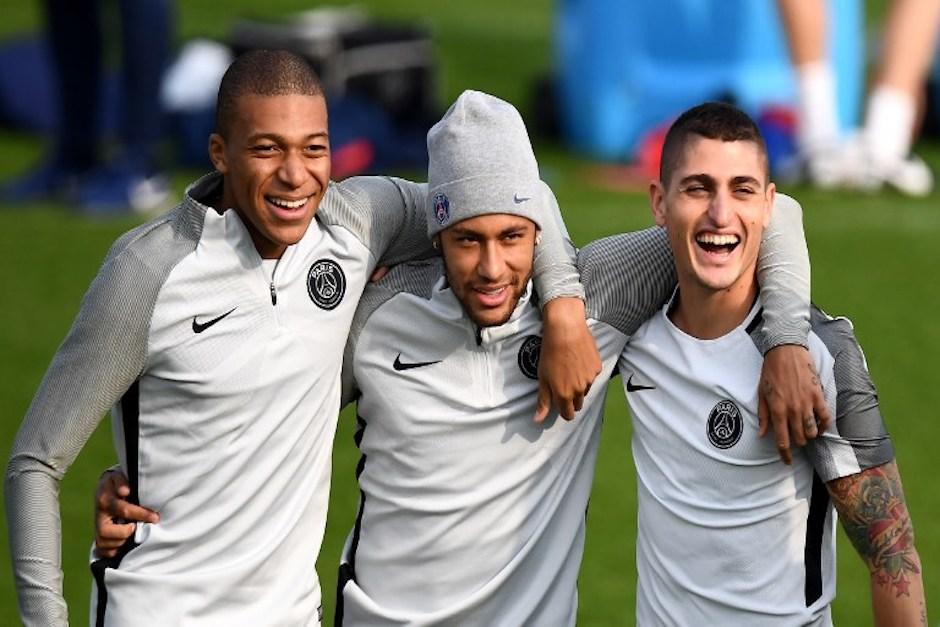 De izquierda a derecha; Kylian Mbappé, Neymar Jr y Marco Verratti durante un entreno del PSG. (Foto: AFP)