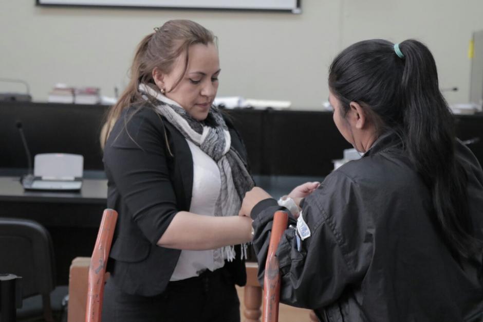 Sara Elizabeth Cruz Mancilla, esposa de "El Taquero" declaró durante la audiencia donde se definirá si enfrentará proceso penal por la muerte de Byron Lima. (Foto: Alejandro Balán/Soy502).&nbsp;