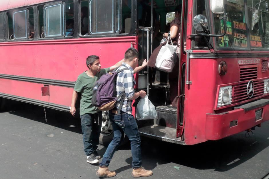 Los carteristas utilizan las aglomeraciones para robar, principalmente en áreas de El Trébol y ahora en la Usac. (Foto: Alejandro Balán/Soy502)