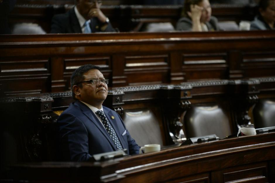 El diputado Juan Orozco confirmó los acercamientos de su jefe de bancada para evitar que prospere el antejuicio contra el presidente. (Foto: archivo/Soy502)