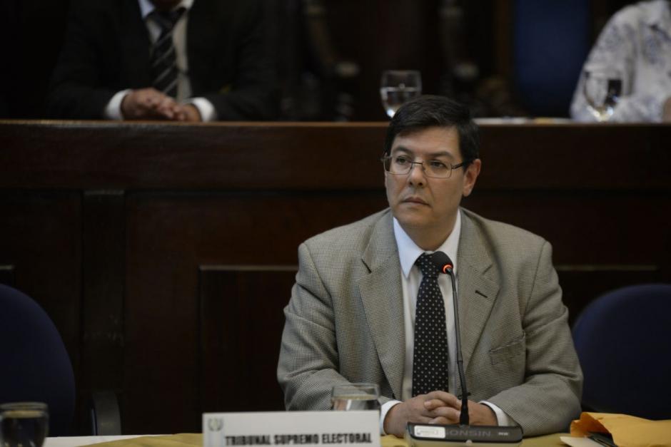 Óscar Sagastume, inspector General del TSE presentó denuncia ante el MP. (Fotos: Wilder López/Soy502)