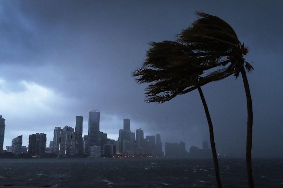 Las autoridades ordenaron la evacuación de más de 600 mil residentes de Miami-Dade en Florida. (Foto: AFP)