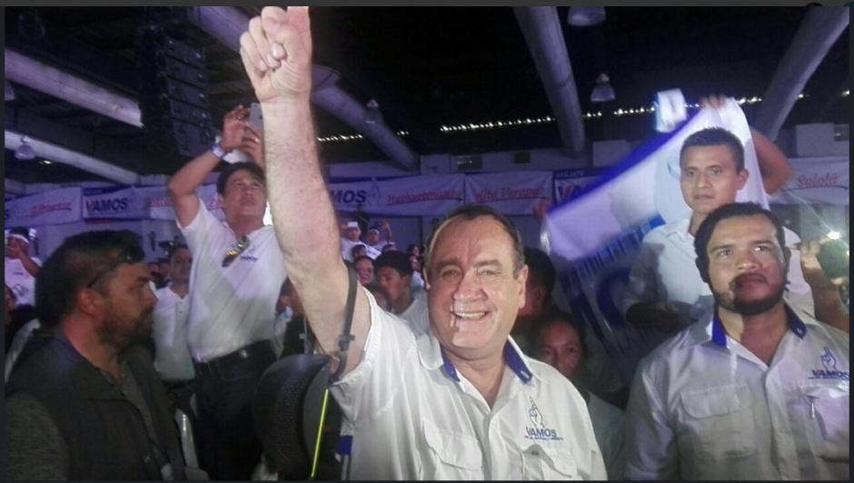 El partido "Vamos" eligió a Alejandro Giammattei como su secretario general. (Foto: Captura Twitter)&nbsp;