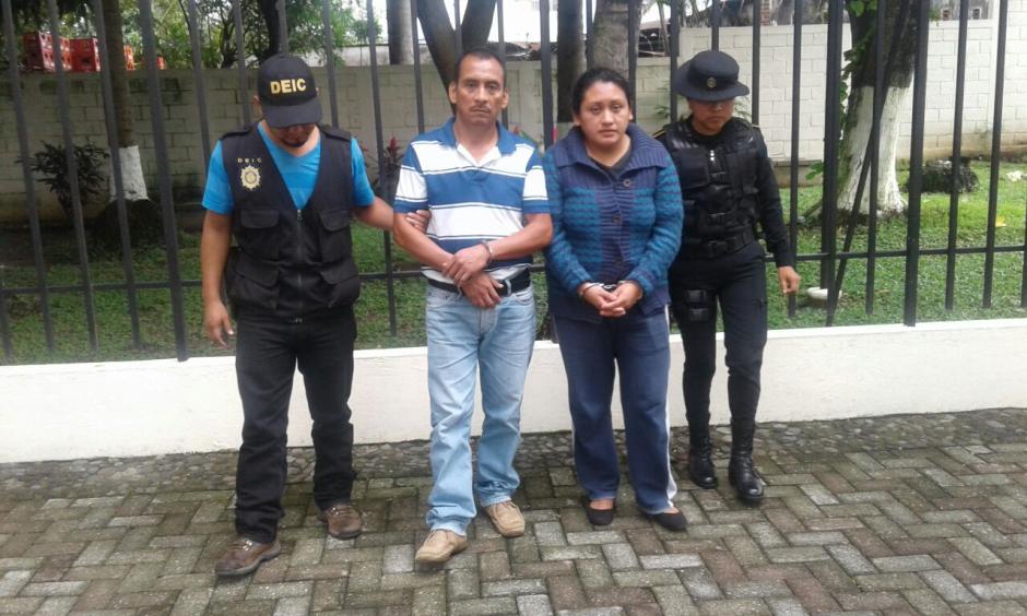 Ocho personas fueron detenidas tras una serie de allanamientos en San Marcos, acusados de cometer fraude en la compra de granos básicos. (Foto: PNC)