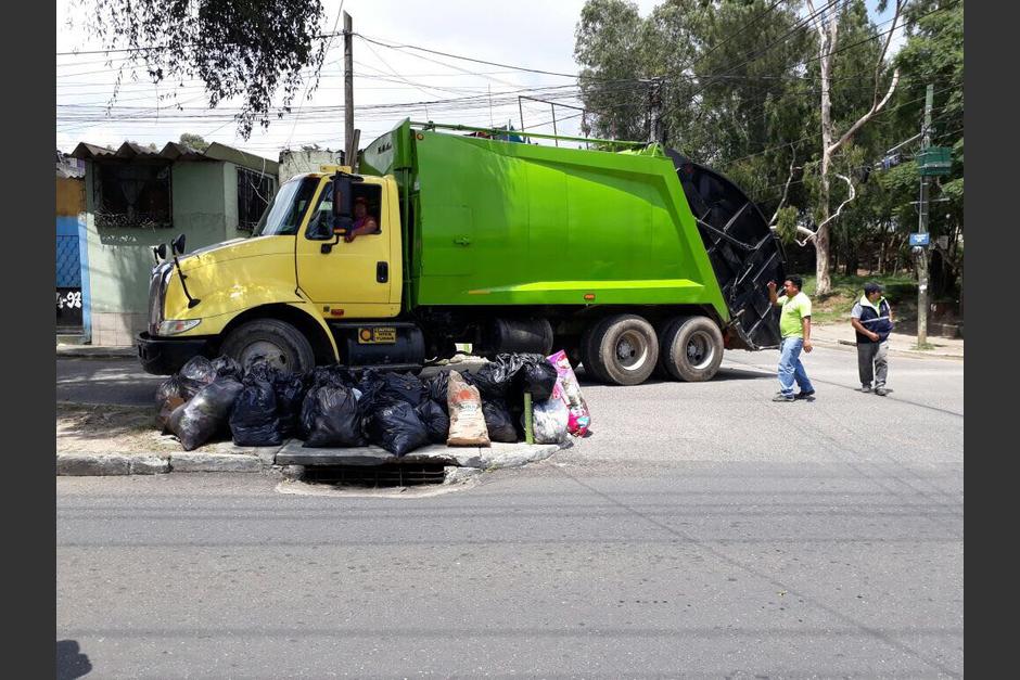 La municipalidad destinó un camión para apoyar a sus vecinos. (Foto: Muni de Mixco)