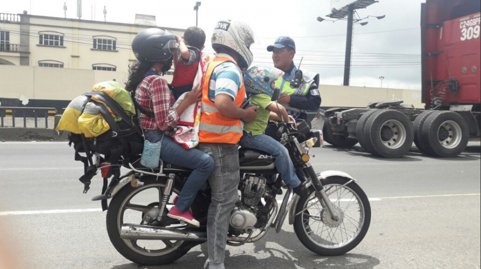 El conductor de esta motocicleta fue multado por la PMT. (Foto: Dalia Santos)&nbsp;