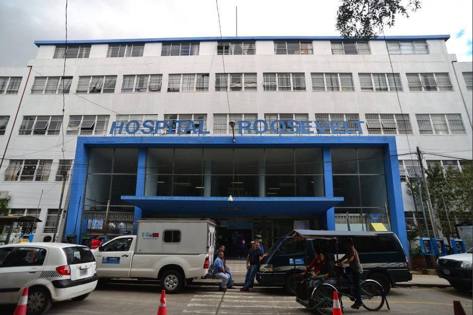 Un médico residente del hospital Roosvelt no atendió en la emergencia de adultos a una niña de cuatro años. Foto: archivo/Soy502)&nbsp;