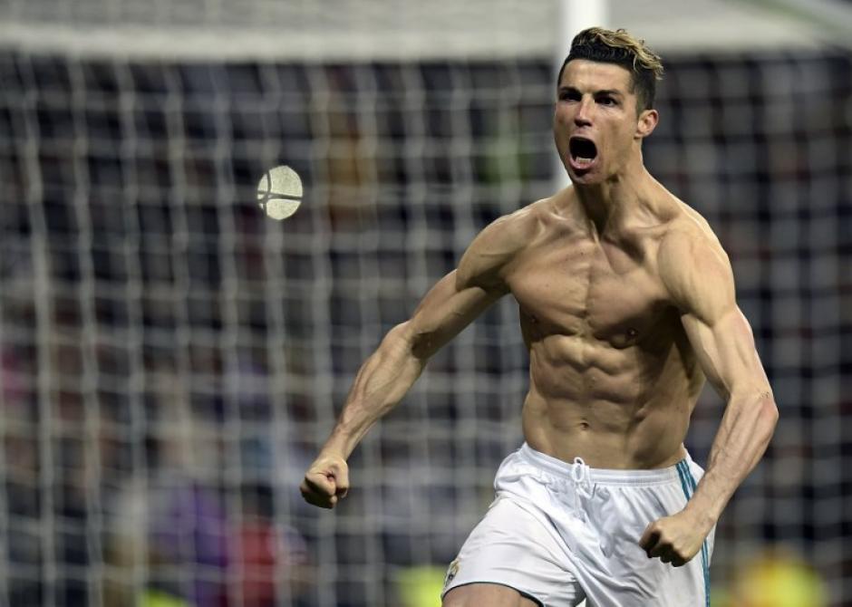 Cristiano Ronaldo festeja el gol que le dio el triunfo y el pase al Real Madrid. (Foto: AFP)