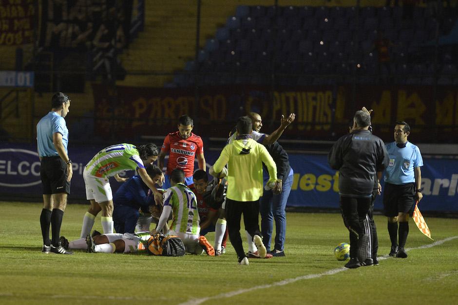 Contreras quedó desmayado en el gramilla del estadio Nacional cuando transcurrían 12 minutos de juego. (Foto: NuestroDiario)