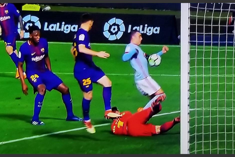 La pelota tocó el brazo de Iago Aspas y luego entró en la portería del Barcelona. (Captura Pantalla)