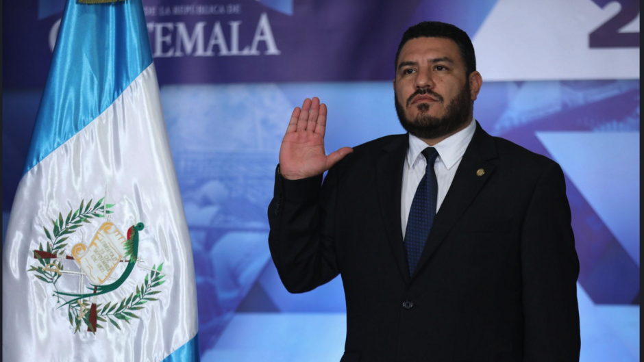 El ministro de Ambiente pidió una disculpa a la población por el uso del helicóptero. (Foto: Presidencia de Guatemala)&nbsp;