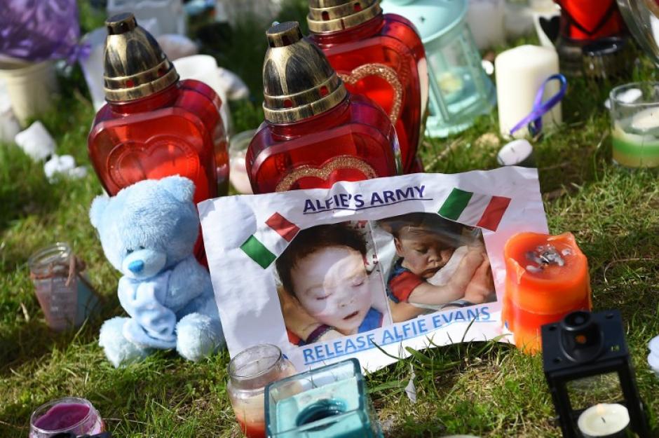 El pequeño se robó el cariño de muchas personas alrededor de Europa y este sábado falleció. (Foto: AFP)