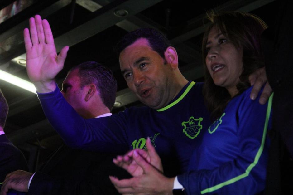 Cientos de personas abuchearon al Presidente Jimmy Morales al escuchar que participaría en la actividad. (Foto: Fredy Hernández/Soy502)