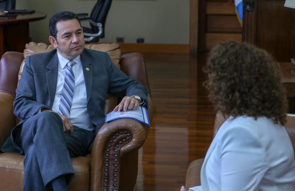 El presidente Jimmy Morales entrevistó a los seis candidatos a Fiscal General. (Foto: @GuatemalaGob)