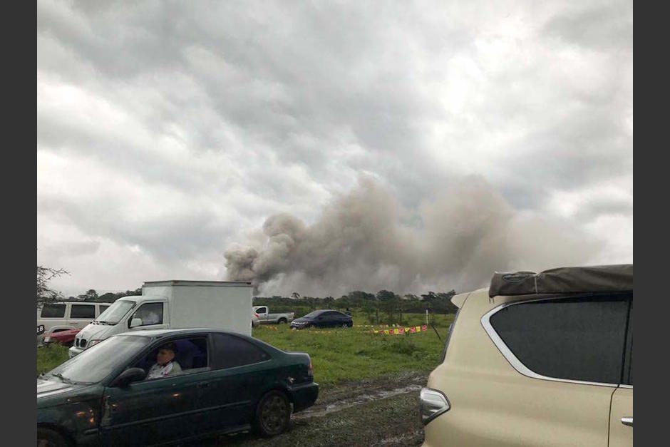 Los vehículos abandonan el parqueo del Autódromo Pedro Cofiño. (Foto: Cortesía)