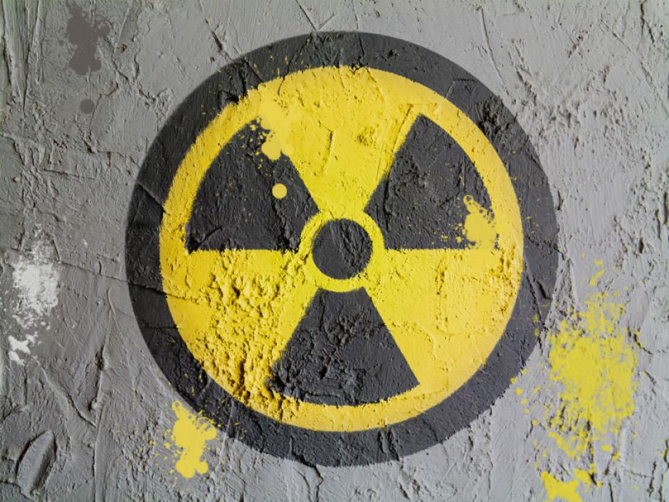 El mensaje alerta de la instalación de un proyecto nuclear para comercializar con la industria médica. (Foto: Mipodo)