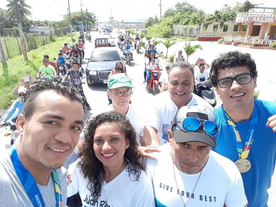 Juan Reyes y Lester Martínez tuvieron un sensacional recibimiento en Péten. (Foto: Facebook)&nbsp;